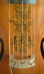 ヴィオラ・ダ・ガンバ ボディ飾り