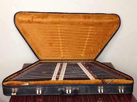 Hammered dulcimer with case opened